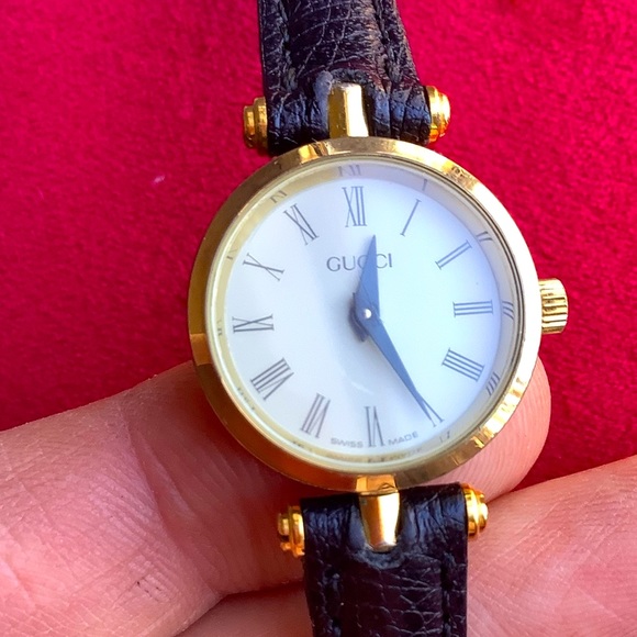 Ladies GUCCI watch VERY CUTEβ€οΈππ - Picture 12 of 12